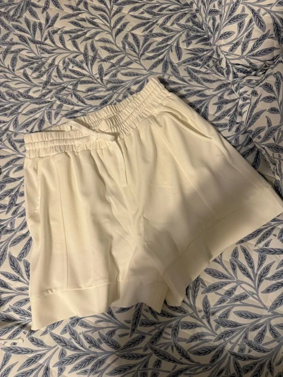 Off White Women’s Turtleneck Top & Shorts Set❗️ - Picture 4 of 8